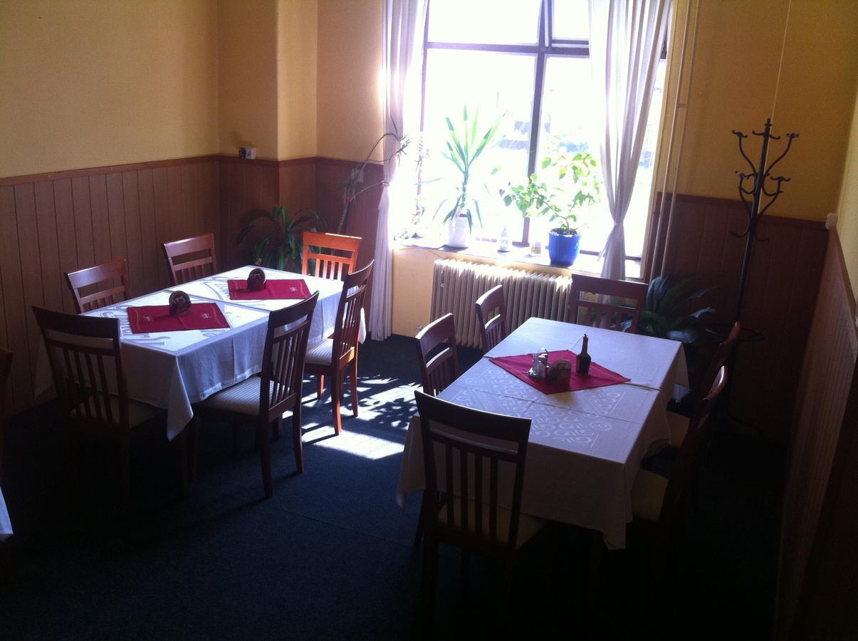 Hotel Belohlavek Holoubkov Bagian luar foto