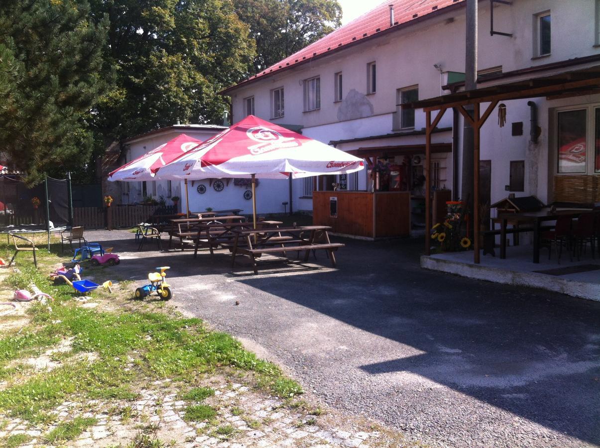 Hotel Belohlavek Holoubkov Bagian luar foto